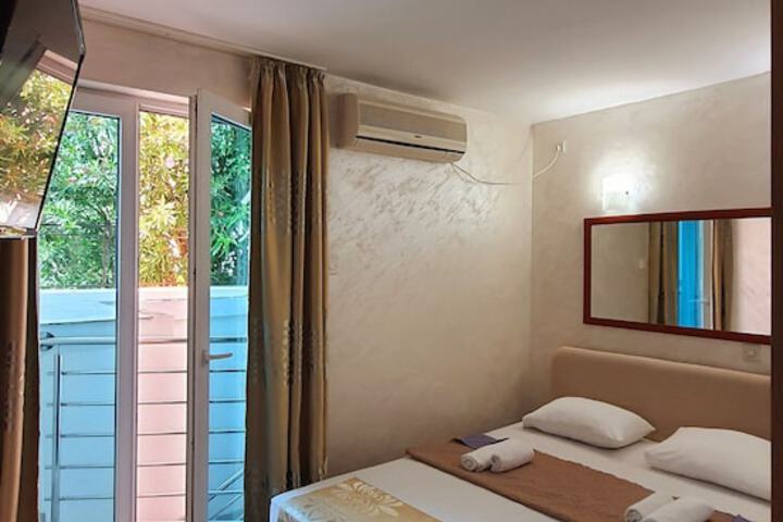 Room 27 of 42