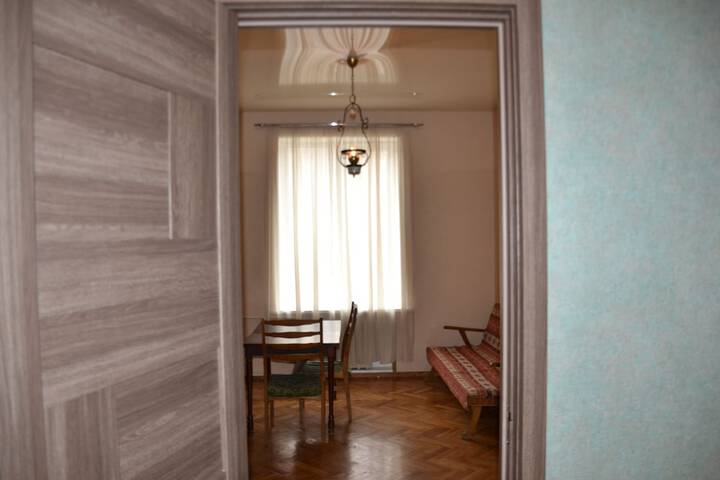 Room 18 of 28