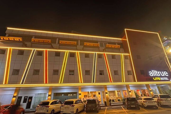 Hotel Entry