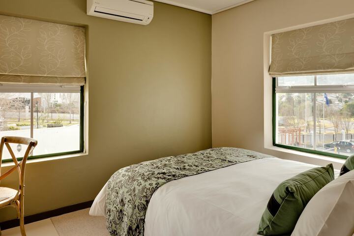 Room 12 of 77