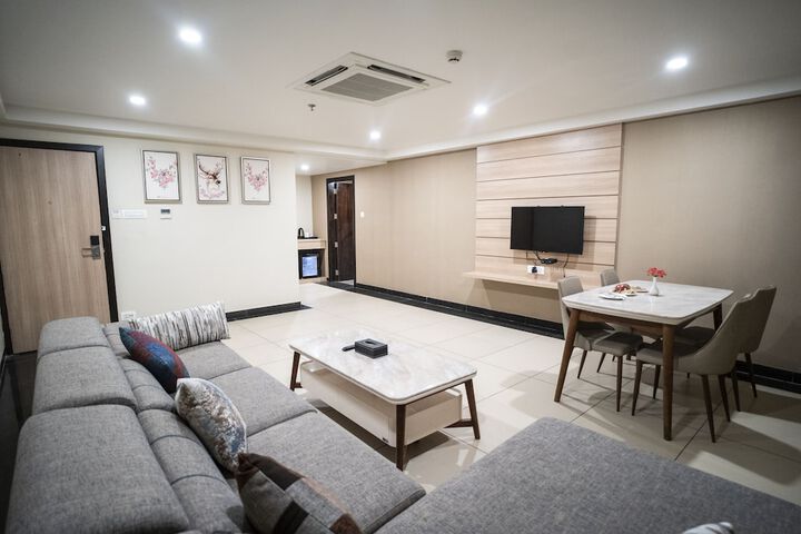 Room 30 of 49