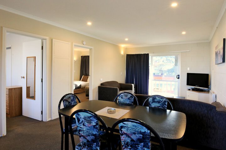 Room 52 of 75