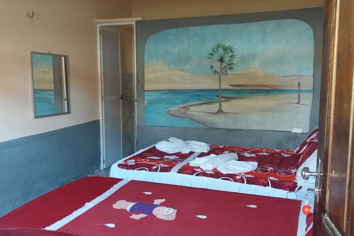 Room 4 of 10