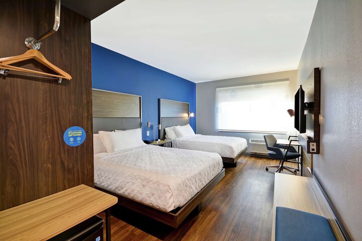 2 Queen Beds (1 of 9)