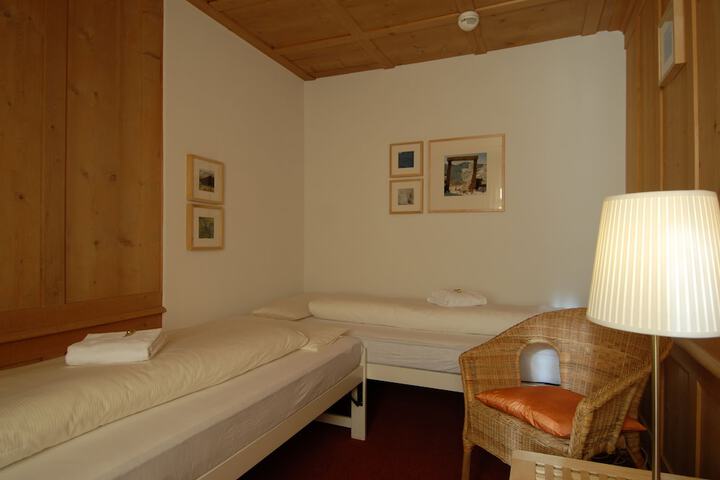 Room 44 of 128