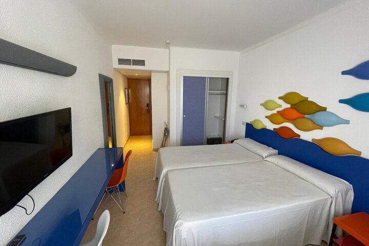 Room 5 of 13