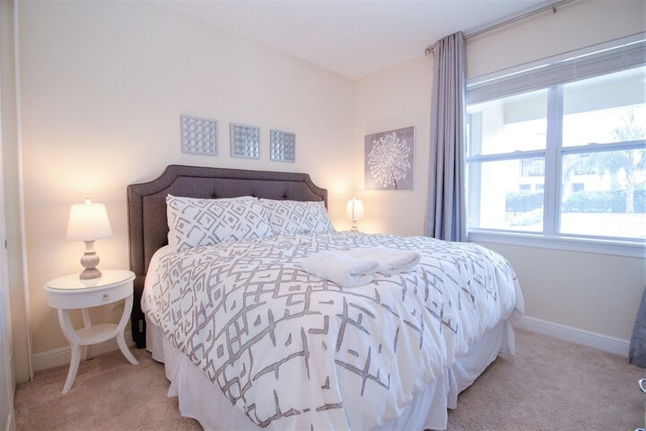 Room 4 of 52