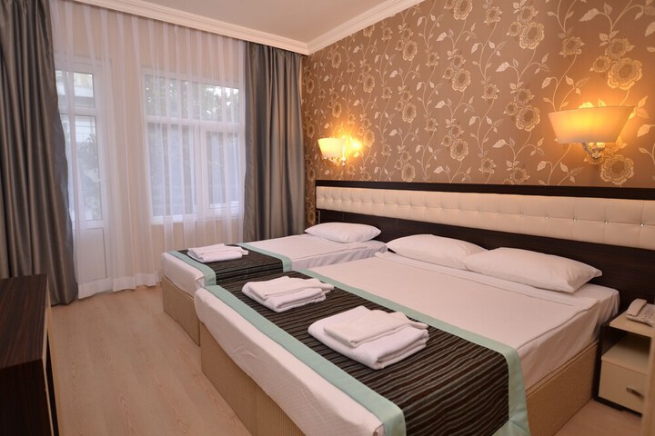 Room 13 of 83