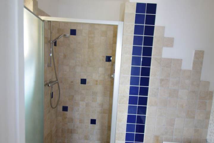Room 10 of 26