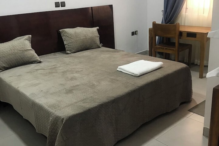 Room 3 of 27