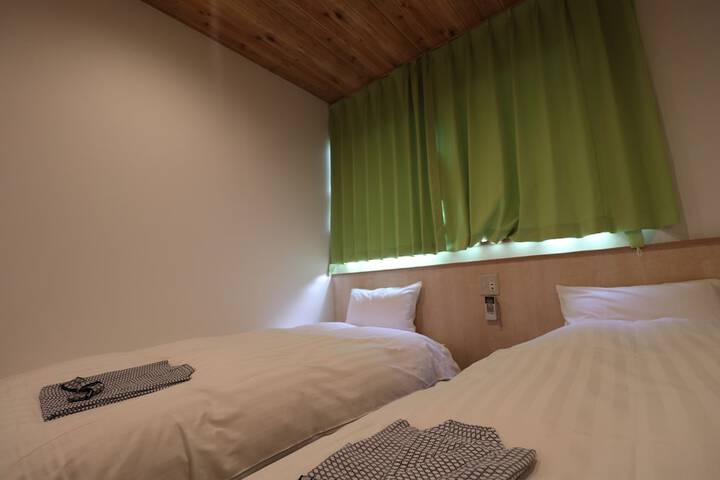 Room 18 of 74