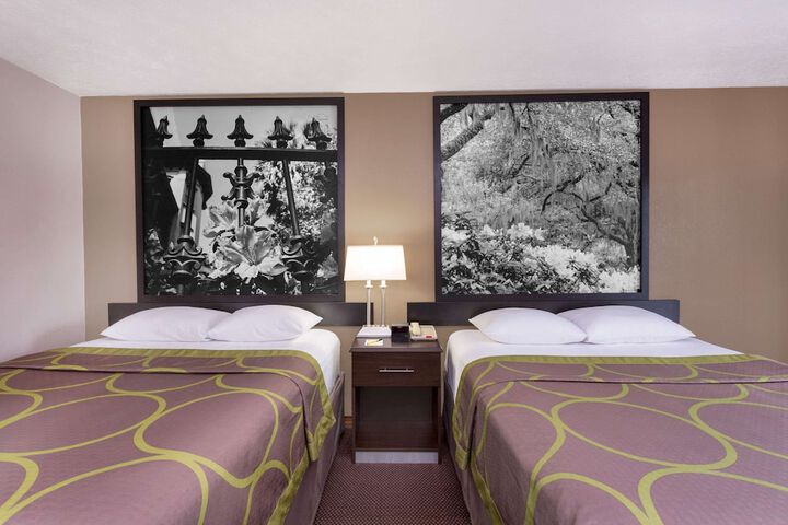 2 Queen Beds (5 of 9)
