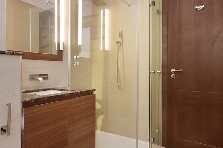 Room 2 of 17