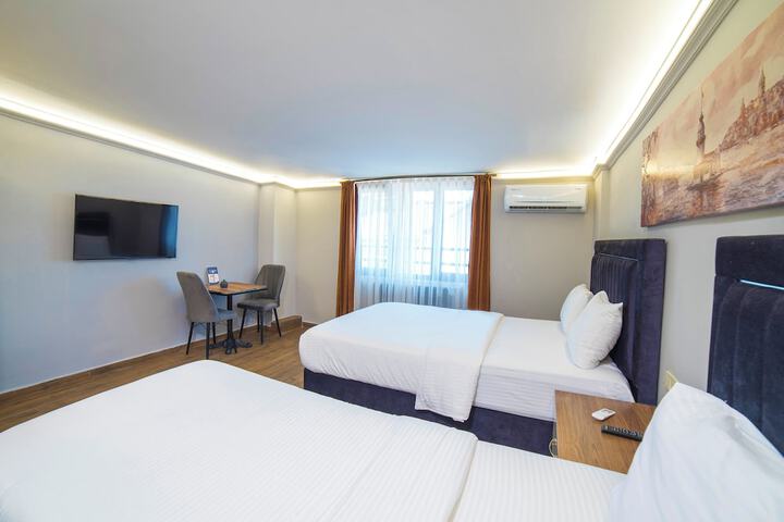 Room 33 of 106