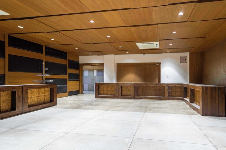 Ballroom/Hall 27 of 36