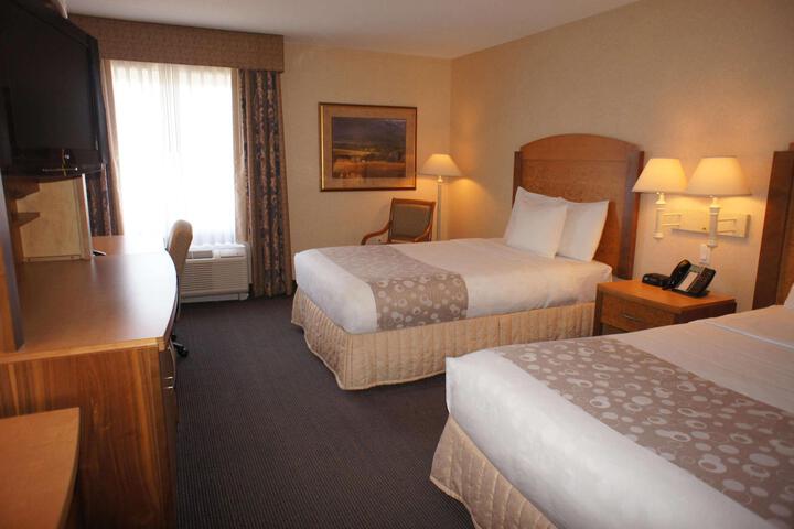 1 King Bed Deluxe Room (9 of 18)