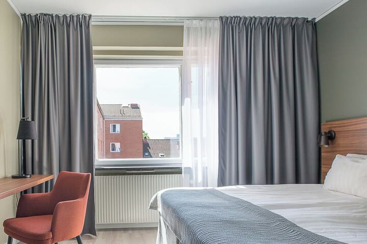 Room 10 of 45