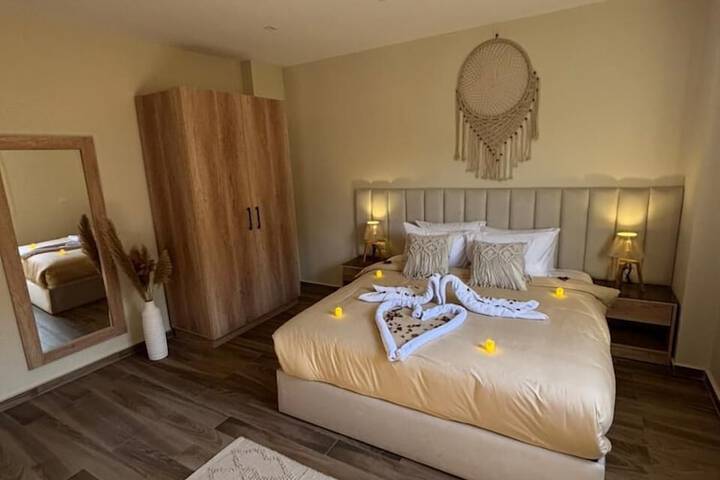 Room 4 of 23