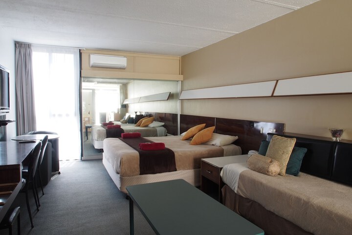 Room 10 of 30