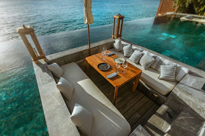 Hotel with Pool