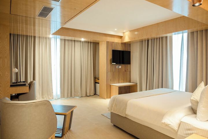 Room 5 of 20