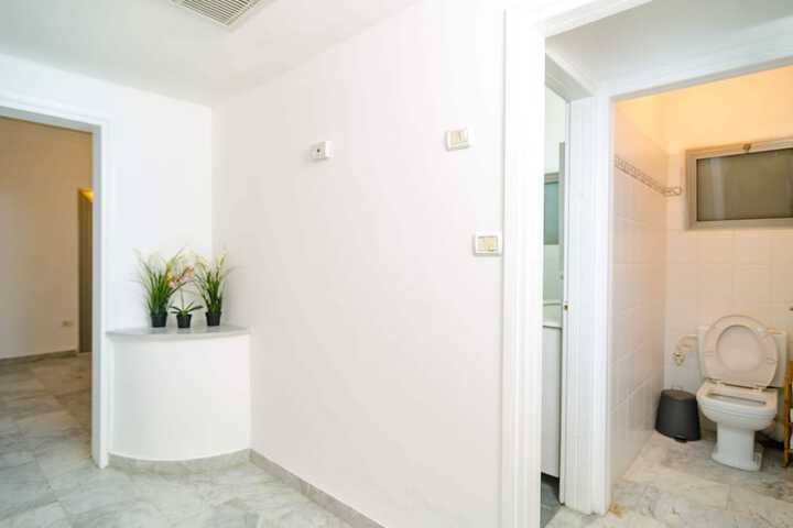 Room 35 of 53