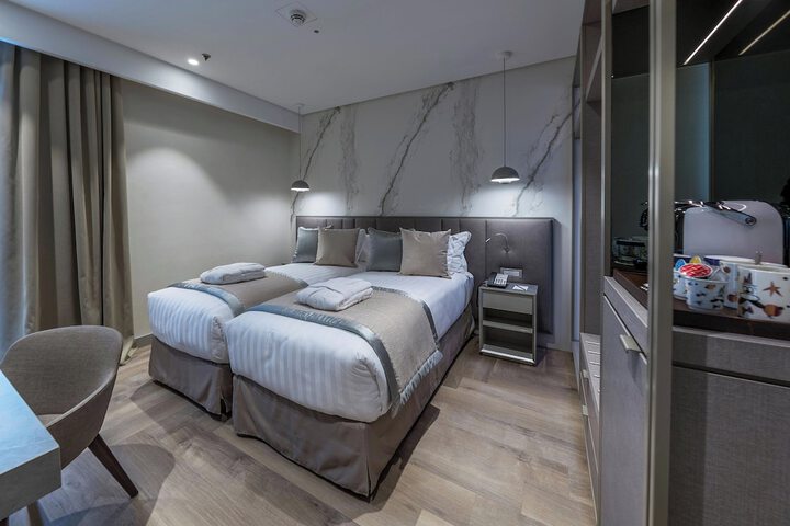 Room 13 of 93