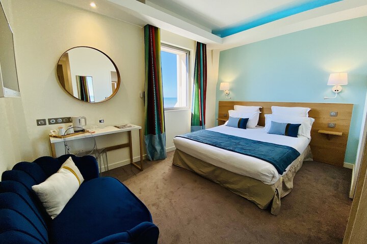 Room 42 of 177