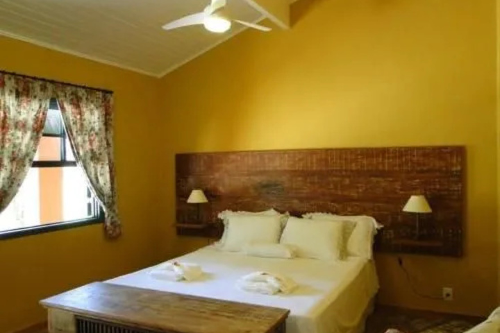Room 4 of 33