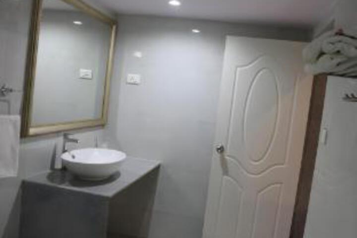 Room 8 of 14