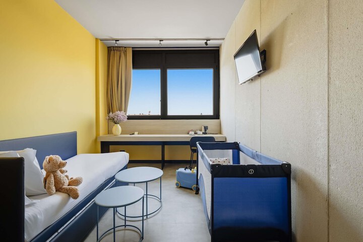 Room 32 of 107