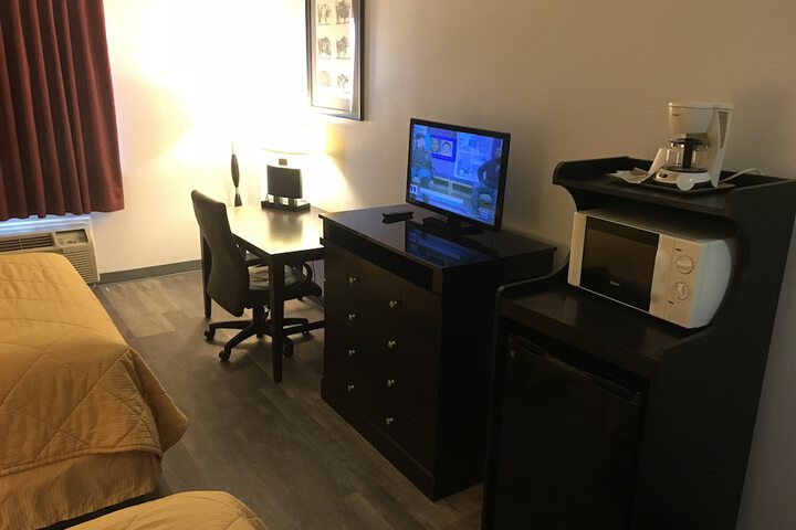 2 Queen Beds (8 of 13)