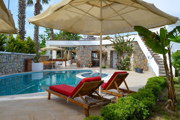 Pool 31 of 60