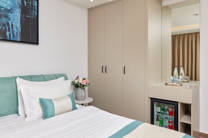 Room 17 of 48