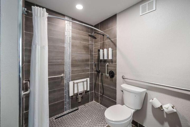 Double Accessible King Size Bed (4 of 12)