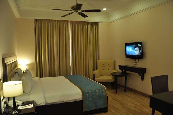 Room 9 of 28