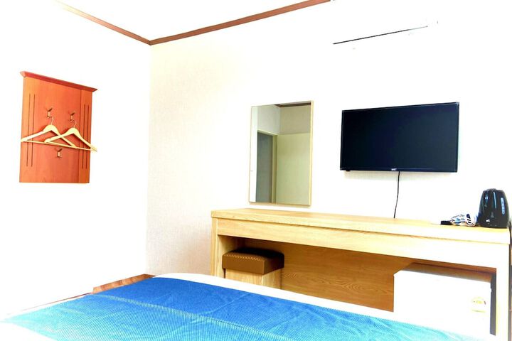 Room 4 of 19