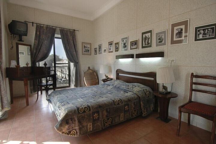 Room 9 of 25