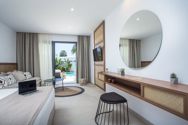 Room 5 of 32