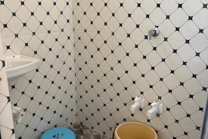 Room 17 of 19