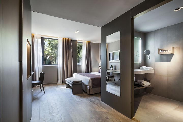 Room 9 of 39