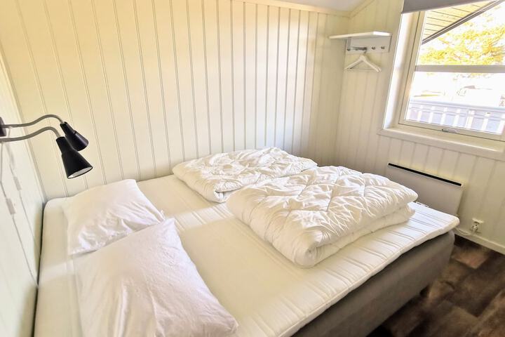Room 8 of 108