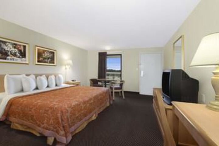 Room 7 of 26