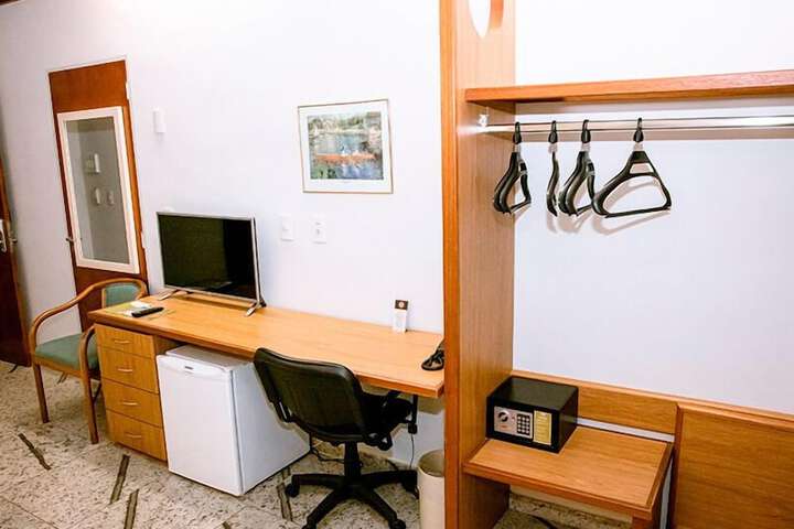 Room 10 of 42