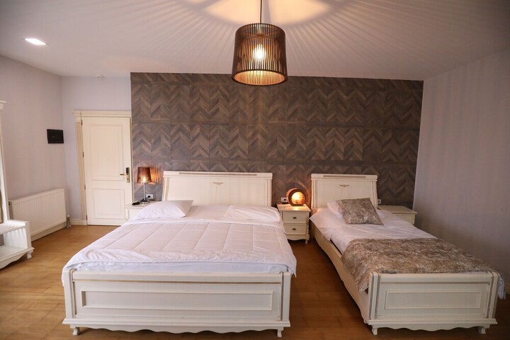 Room 12 of 86