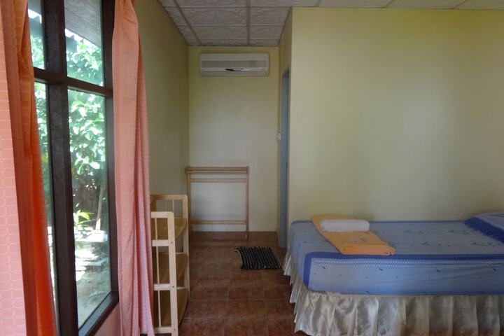 Room 10 of 25