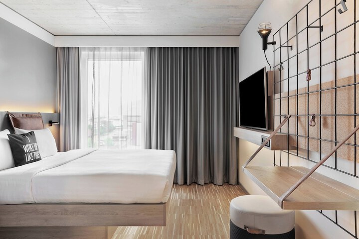 Room 15 of 47
