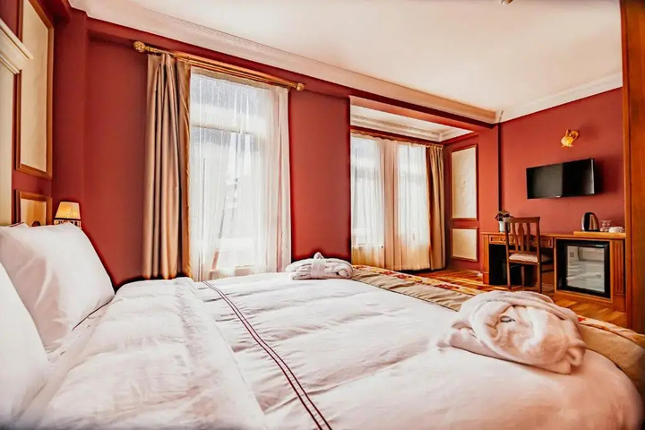 Room 4 of 11