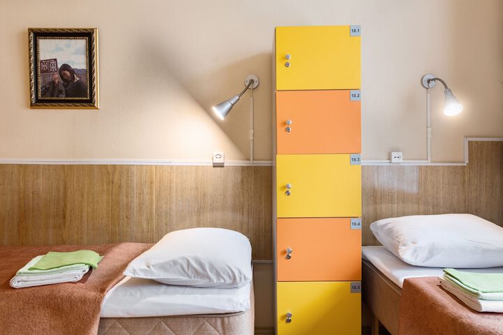 Room 7 of 32