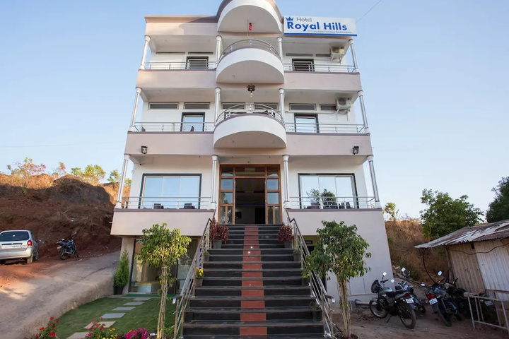 OYO 11758 Royal Hills